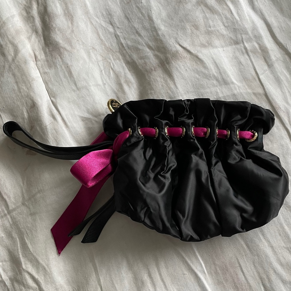 Henri Bendel wristlet